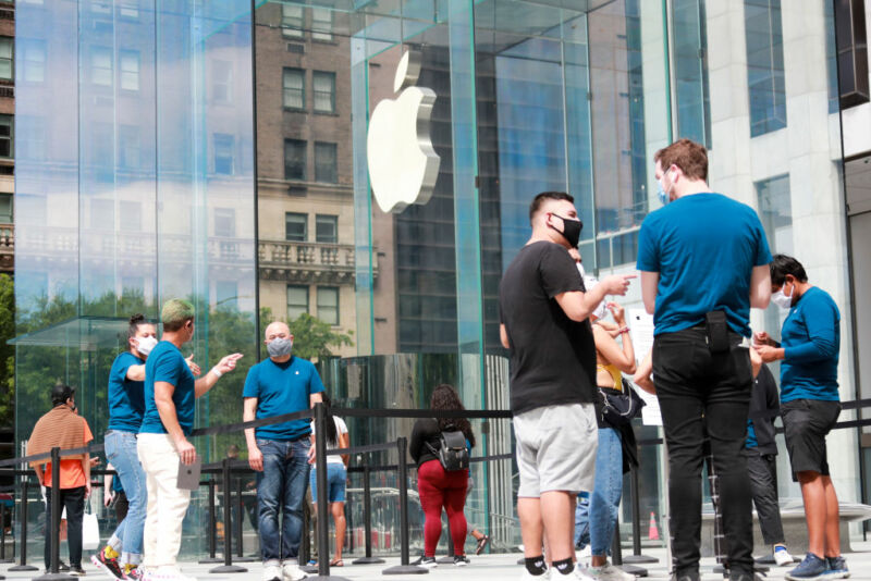 NEW YORK, June 17, 2020  -- Staff workers serve customers outside an Apple store on Fifth Avenue of New York City, the United States, June 17, 2020. 