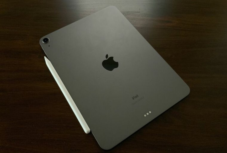 The 2020 iPad Air—one of several devices supported by today's new software releases.