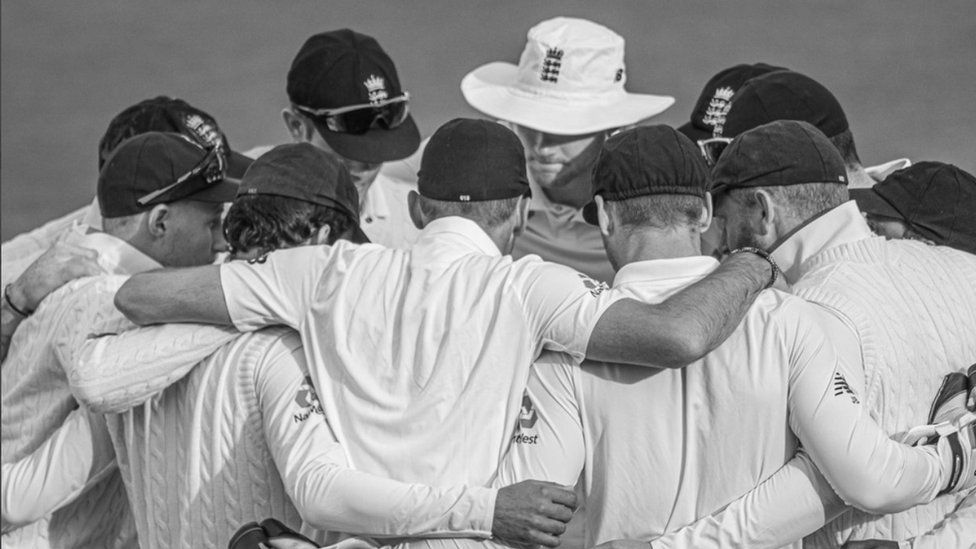 England cricket team huddle